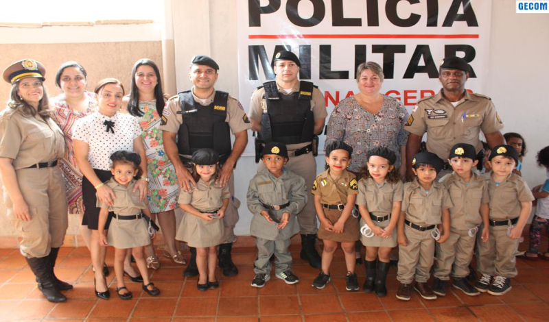 Imagem destaque notícia ALUNOS DO CEMEI EROTILDES PRESTAM HOMENAGEM AO DIA DO SOLDADO