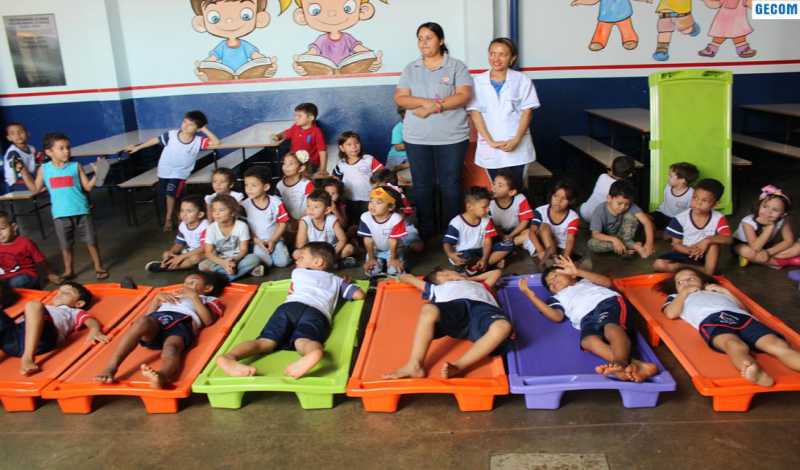 Imagem destaque notícia PREFEITURA ENTREGA CAMINHAS EMPILH&Aacute;VEIS PARA ESCOLAS E CEMEIS