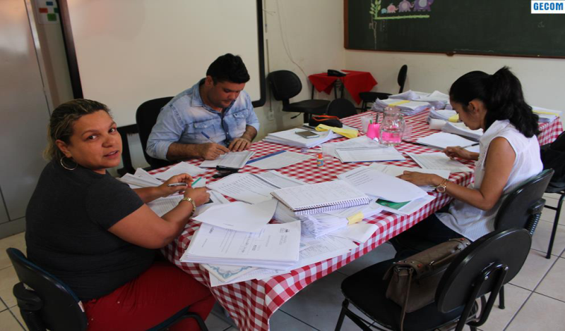 Imagem destaque notícia EQUIPE DA SEMEC CORRIGE AVALIA&Ccedil;&Otilde;ES DO PROGRAMA MAIS ALFABETIZA&Ccedil;&Atilde;O