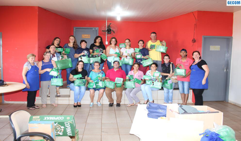 Imagem destaque notícia SISTEMA ETAPA E PREFEITURA DE ARAPORÃ OFERECEM CURSO DE ARTESANATO COM GARRAFA PET