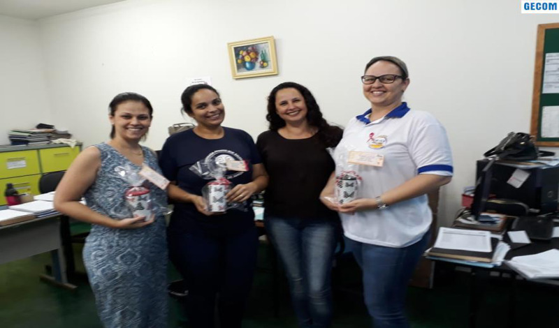 Imagem destaque notícia SECRETARIA DE EDUCA&Ccedil;&Atilde;O HOMENAGEIA SECRET&Aacute;RIAS ESCOLARES PELO SEU DIA