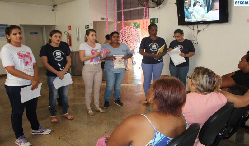 Imagem destaque notícia EQUIPE DO PSF 1 ORIENTA PACIENTES SOBRE O CÂNCER DE MAMA