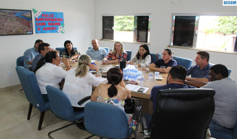 Imagem destaque notícia DÍVIDAS E REDUÇÃO DE GASTOS SÃO PAUTA DE REUNIÃO ENTRE SECRETÁRIOS MUNICIPAIS E PREFEITA