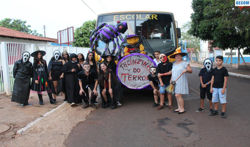Imagem destaque notícia FISK COMEMORA HALLOWEEN COM ALUNOS DE ARAPOR&Atilde;