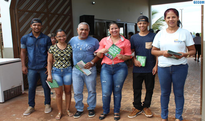 Imagem destaque notícia ENDEMIAS APROVEITA FERIADO DE FINADOS E LEVA CAMPANHA EDUCATIVA A VISITANTES EM CEMITÉRIO DE ARAPORÃ