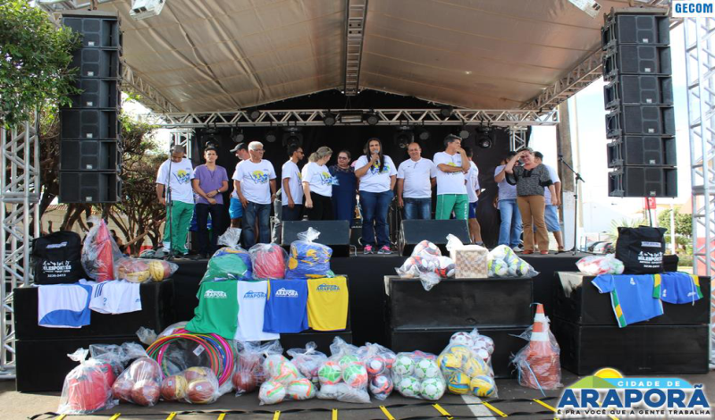 Imagem destaque notícia Prefeitura de Araporã realiza Rua de Lazer e entrega material para o esporte