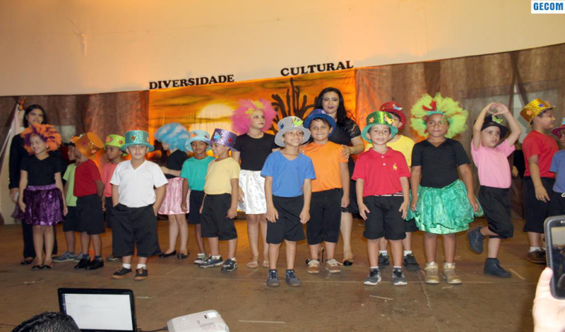 Imagem destaque notícia SARAU DA ESCOLA PREFEITO WILMAR FAZ UM BRINDE &Agrave; DIVERSIDADE CULTURAL