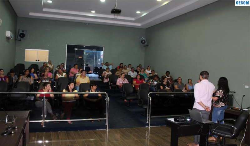 Imagem destaque notícia SEMEC CAPACITA PROFESSORES PARA O USO DO PORTAL DO PROFESSOR