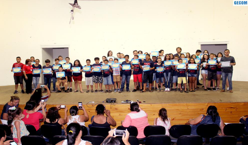 Imagem destaque notícia ALUNOS DE INGL&Ecirc;S RECEBEM CERTIFICADO DE CONCLUS&Atilde;O DO PRIMEIRO M&Oacute;DULO