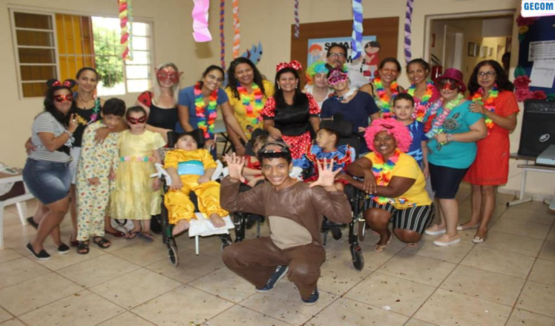 Imagem destaque notícia APAE comemora carnaval com alunos
