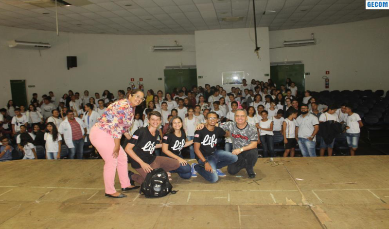 Imagem destaque notícia ESCOLA OLINTHA RE&Uacute;NE ALUNOS PARA PALESTRA SOBRE VALORIZA&Ccedil;&Atilde;O DA FAM&Iacute;LIA E PREVEN&Ccedil;&Atilde;O &Agrave;S DROGAS
