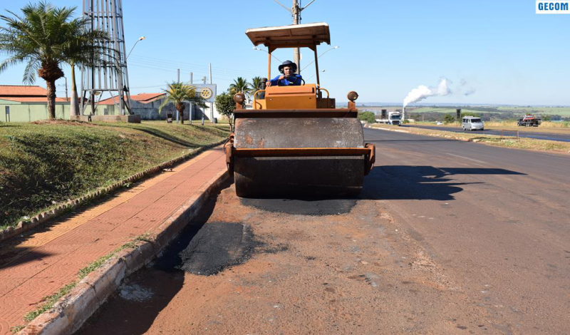 Imagem destaque notícia OPERAÇÃO TAPA-BURACOS APLICA 120 TON DE ASFALTO