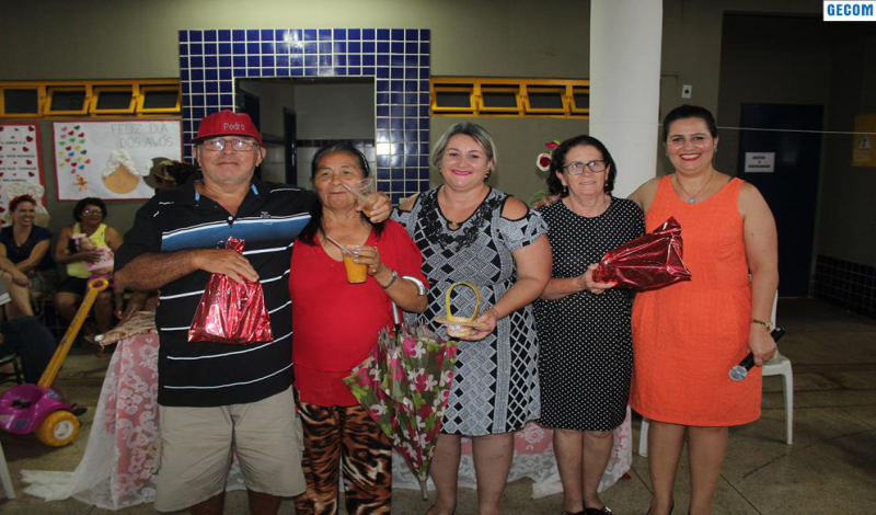 Imagem destaque notícia DIA DOS AV&Oacute;S &Eacute; COMEMORADO NO CEMEI EROTILDES