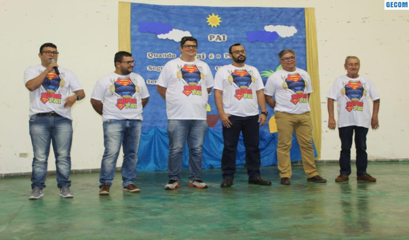 Imagem destaque notícia SEMEC HOMENAGEIA PAIS SERVIDORES