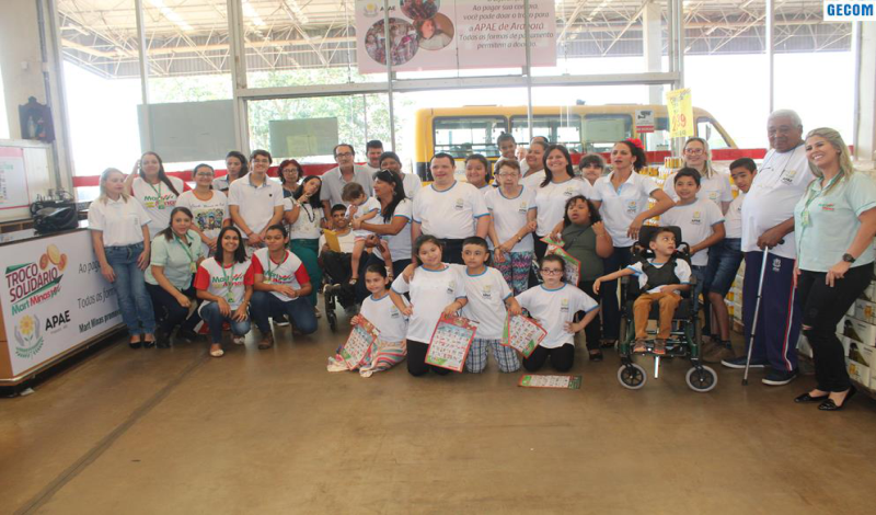 Imagem destaque notícia ALUNOS VISITAM MART MINAS E AGRADECEM PARCERIA DA EMPRESA COM A APAE