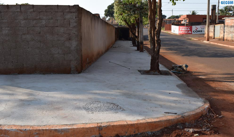 Imagem destaque notícia ARAPORÃ ESTÁ RECEBENDO INVESTIMENTOS DE MAIS DE R$ 600 MIL EM CONSTRUÇÃO DE CALÇADAS