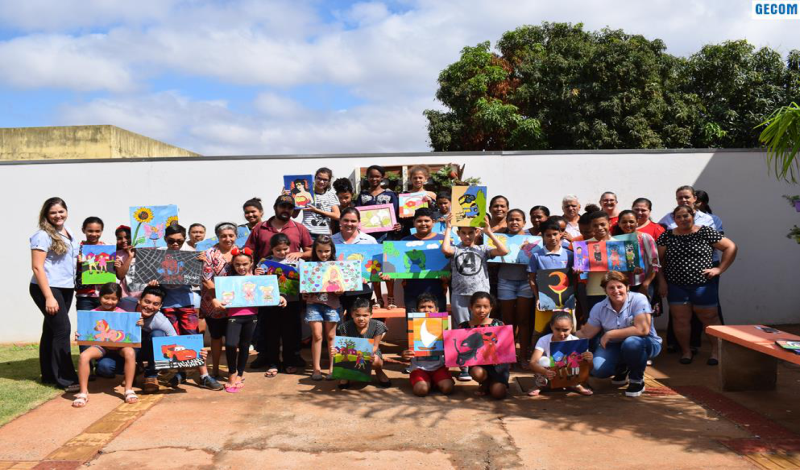 Imagem destaque notícia CRAS REALIZA ENTREGA DE TELAS PRODUZIDAS POR CRIANÇAS E ADOLESCENTES DO SERVIÇO DE CONVIVÊNCIA