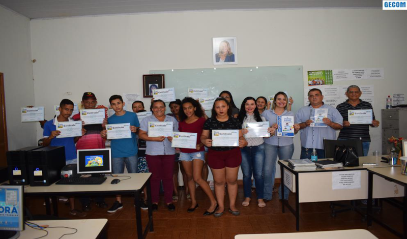 Imagem destaque notícia PREFEITURA CERTIFICA MAIS UMA TURMA DE DIGITAÇÃO E INFORMÁTICA BÁSICA