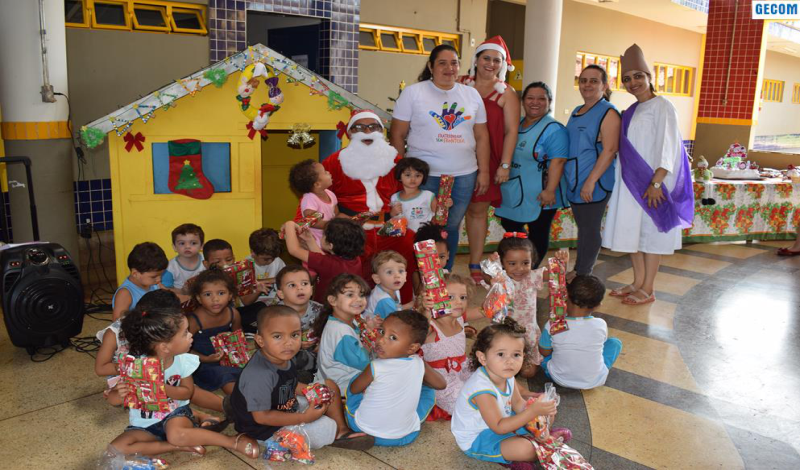 Imagem destaque notícia CEMEI EROTILDES RECEBE PAPAI NOEL PARA FESTA DE NATAL COM OS ALUNOS