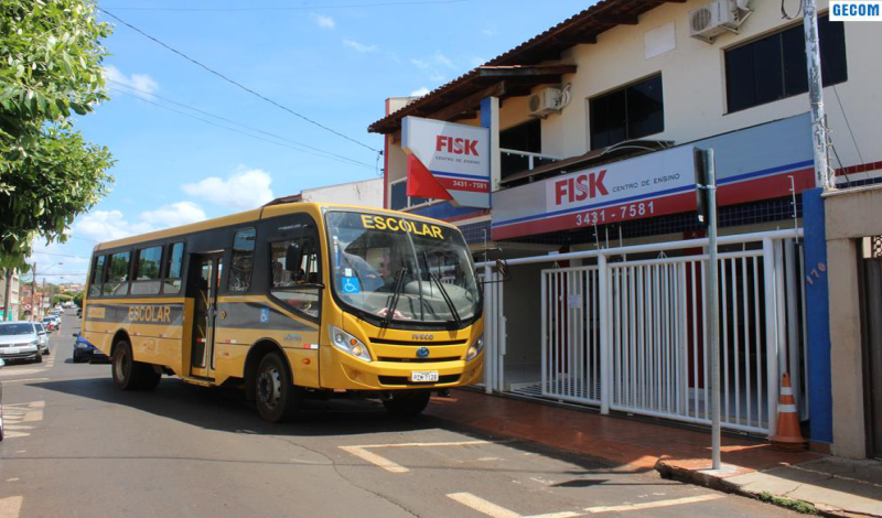 Imagem destaque notícia SEMEC ORIENTA ALUNO SOBRE O TRANSPORTE PARA AS AULAS DE INGL&Ecirc;S
