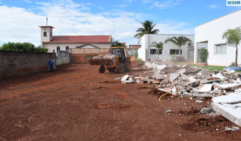 Imagem destaque notícia ARAPORÃ SE TRANSFORMA EM UM VERDADEIRO CANTEIRO DE OBRAS