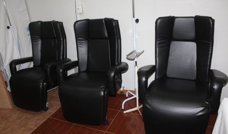 Imagem destaque notícia HOSPITAL JOÃO PAULO II RECEBE POLTRONAS PARA MEDICAÇÃO