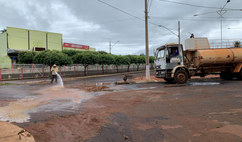 Imagem destaque notícia PREFEITURA TRABALHA NA LIMPEZA DA CIDADE AP&Oacute;S CHUVA DESTE DOMINGO (14)