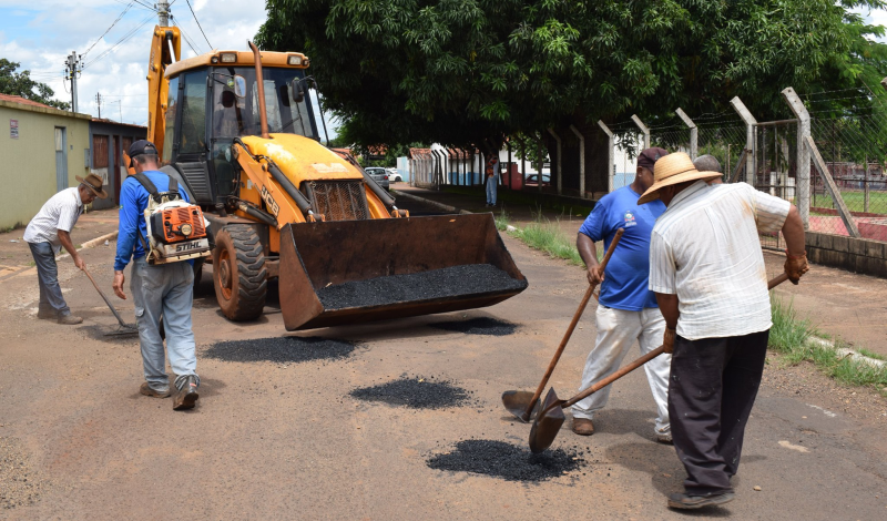 Imagem destaque notícia CHUVA D&Aacute; TR&Eacute;GUA E PREFEITURA INICIA TAPA-BURACOS