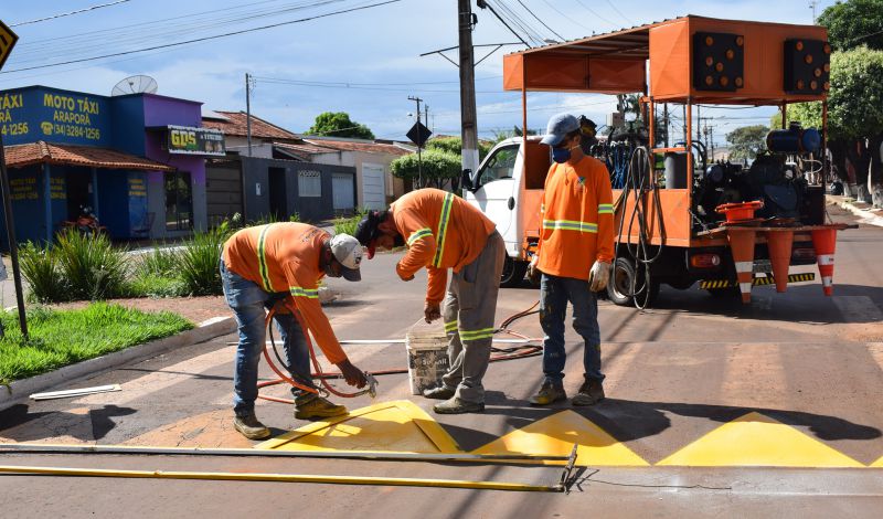 Imagem destaque notícia PREFEITURA RENOVA SINALIZA&Ccedil;&Atilde;O HORIZONTAL EM V&Aacute;RIOS PONTOS DA CIDADE
