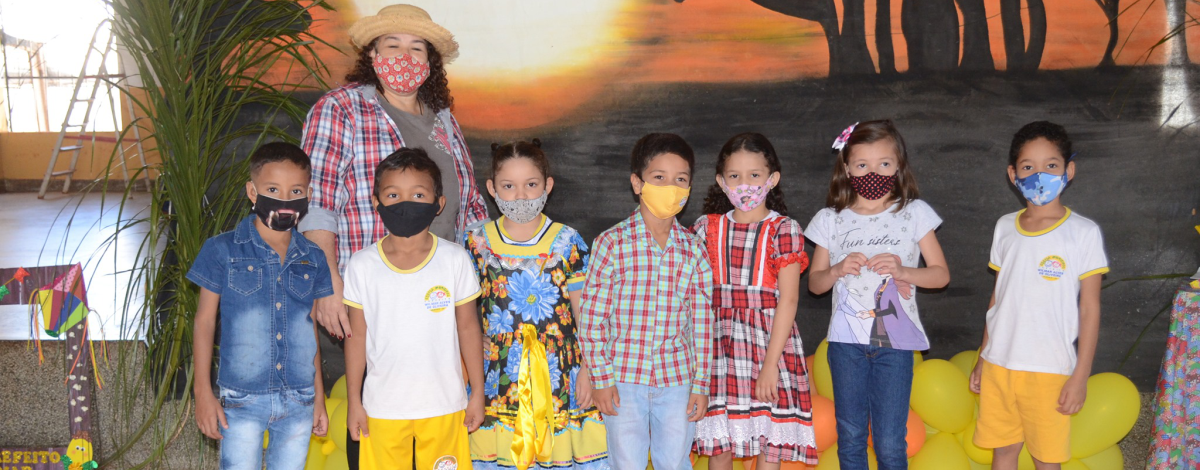 Imagem destaque notícia ESCOLA PREFEITO WILMAR ESQUENTA FESTA JUNINA COM DRIVE THRU FOGUEIRA DA ALEGRIA