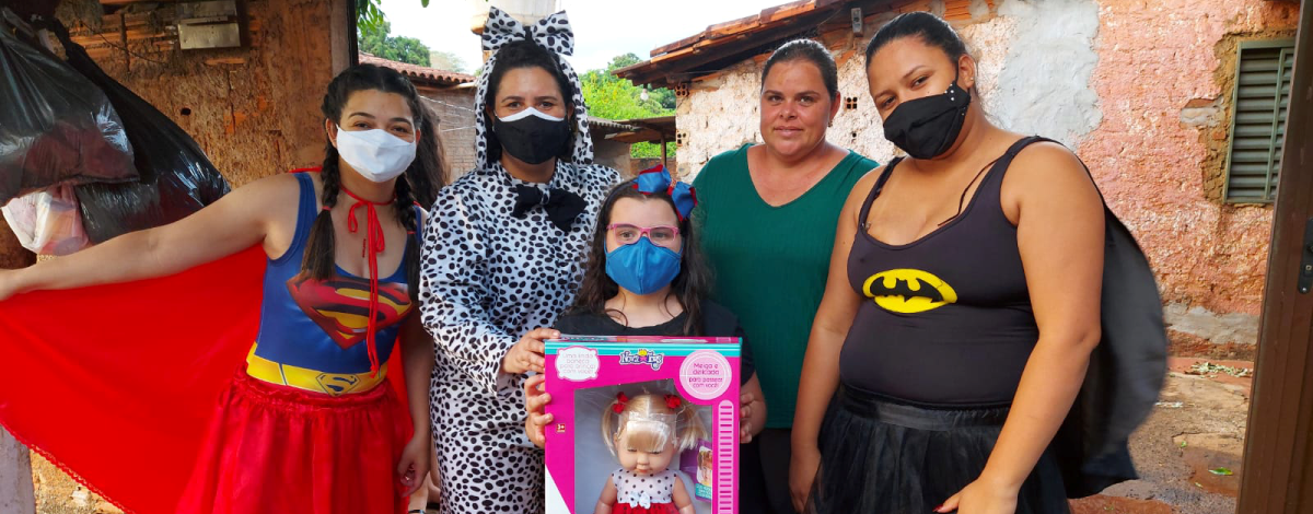 Imagem destaque notícia ALUNOS DA APAE RECEBEM PRESENTE NO DIA DAS CRIAN&Ccedil;AS