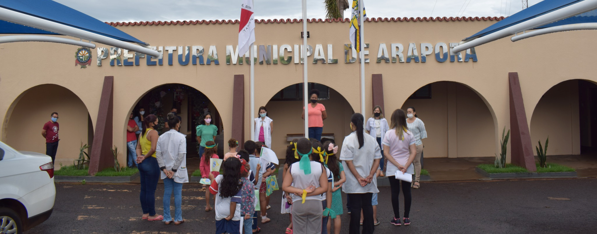 Imagem destaque notícia ESCOLA L&Aacute;PIS DE COR COMEMORA DIA DA BANDEIRA