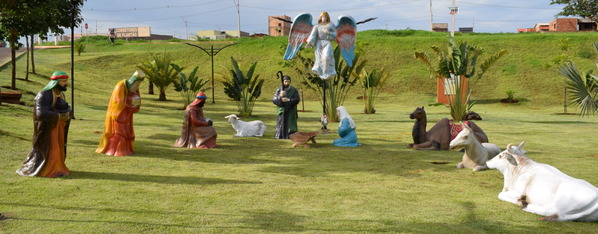 Imagem destaque notícia CORES, FORMAS, LUZES E AGORA OS PRINCIPAIS PERSONAGENS DA MAIOR HISTÓRIA DA BÍBLIA JÁ ESTÃO COMPONDO OS TRAÇOS DO NATAL ENCANTADO DE ARAPORÃ