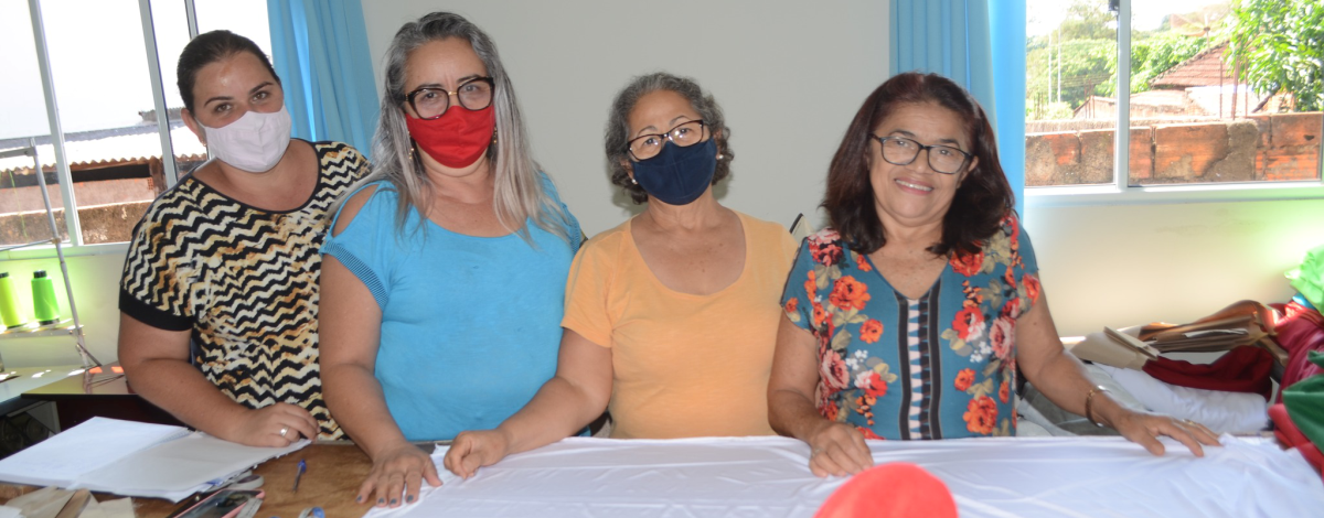 Imagem destaque notícia FIGURINOS DO NATAL ENCANTADO E ORNAMENTAÇÃO PELAS MÃOS DAS COSTUREIRAS DO CRAS
