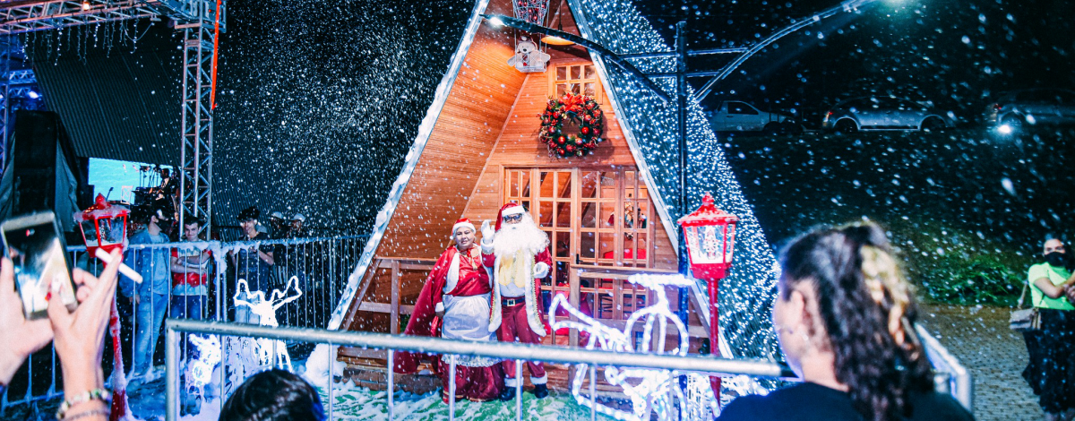 Imagem destaque notícia FOTOS DE SÁBADO, 18, DO PALCO E DA CASINHA DO PAPAI NOEL