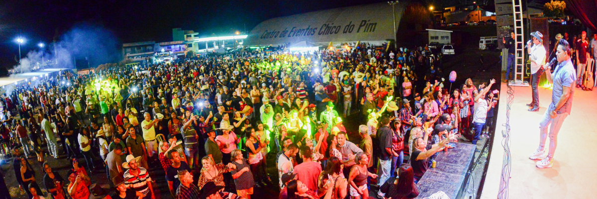 Imagem destaque notícia RENAN E RAY SOBEM AO PALCO E P&Uacute;BLICO CANTA JUNTO OS GRANDES SUCESSOS