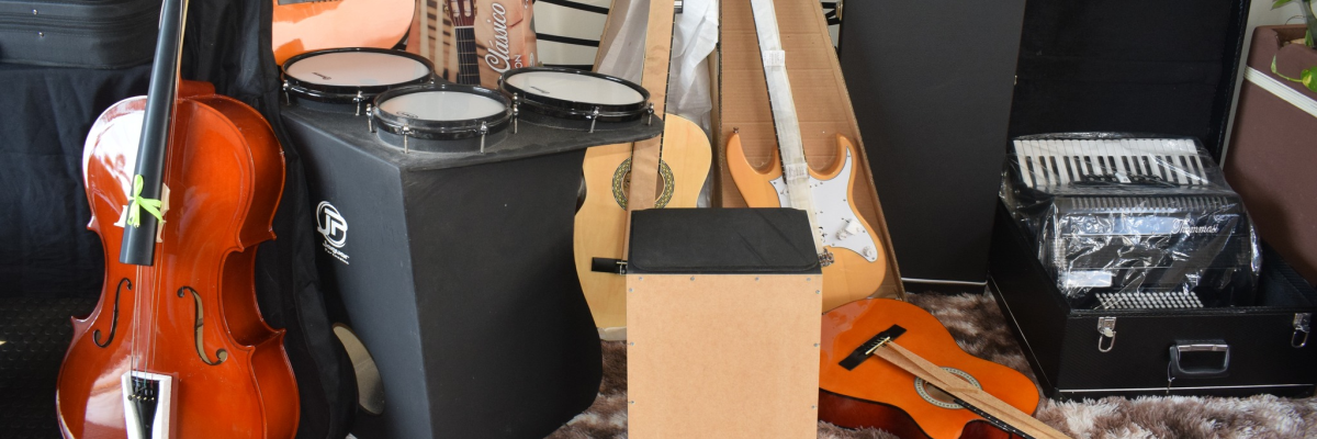 Imagem destaque notícia PREFEITURA ENTREGA NOVOS INSTRUMENTOS PARA O ESPAÇO DE MÚSICA