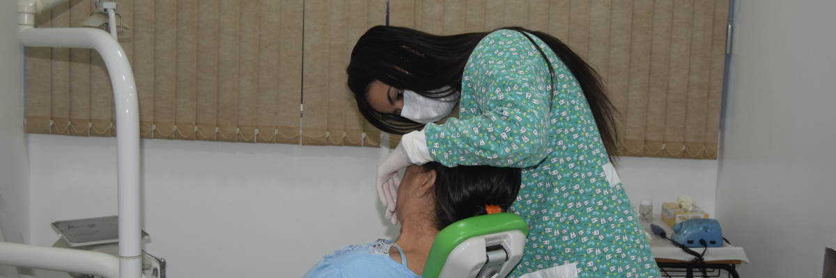 Imagem destaque notícia PREFEITURA ENTREGA MAIS PROT&Eacute;SES DENT&Aacute;RIAS E CONTINUA DEVOLVENDO AUTOESTIMA PARA MORADORES DE ARAPOR&Atilde;