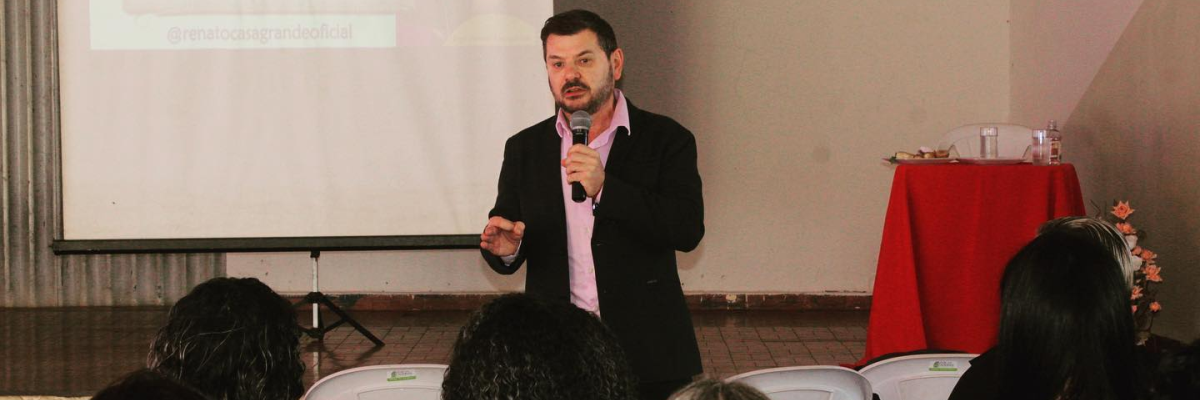 Imagem destaque notícia PALESTRA COM RENATO CASAGRANDE MARCA VOLTA DOS PROFESSORES ÀS ATIVIDADES ESCOLARES