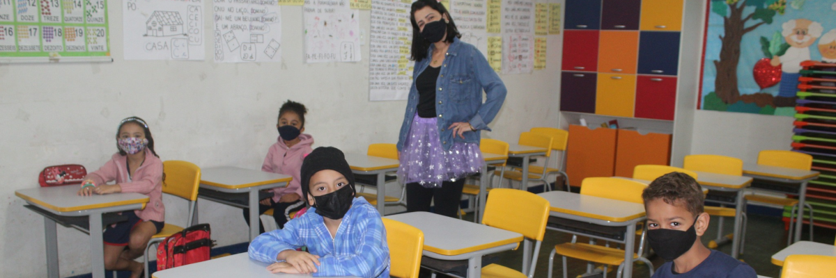Imagem destaque notícia VOLTA ÀS AULAS EM ARAPORÃ FOI MARCADA POR MUITA ALEGRIA E ENTUSIASMO