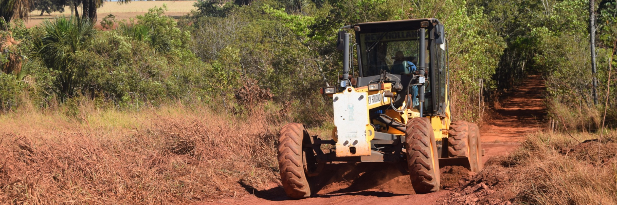 Imagem destaque notícia PREFEITURA DE ARAPORÃ CONTINUA TRABALHANDO NA MANUTENÇÃO DAS ESTRADAS RURAIS