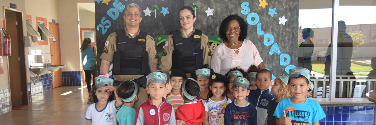 Imagem destaque notícia DIA DO SOLDADO É CELEBRADO EM ESCOLAS DE ARAPORÃ