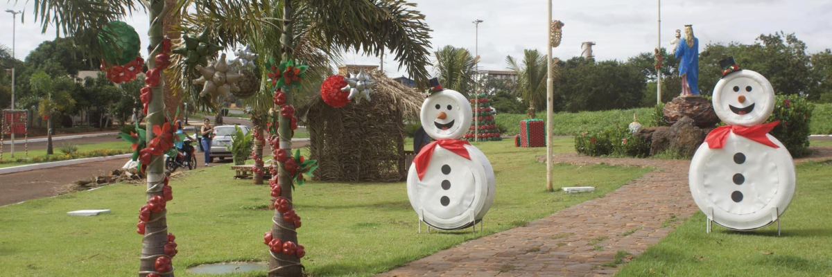 Imagem destaque notícia EM COMPETIÇÃO ACIRRADA DE NATAL, ESCOLAS COMEÇAM A DECORAR PRAÇAS COM MATERIAIS RECICLÁVEIS