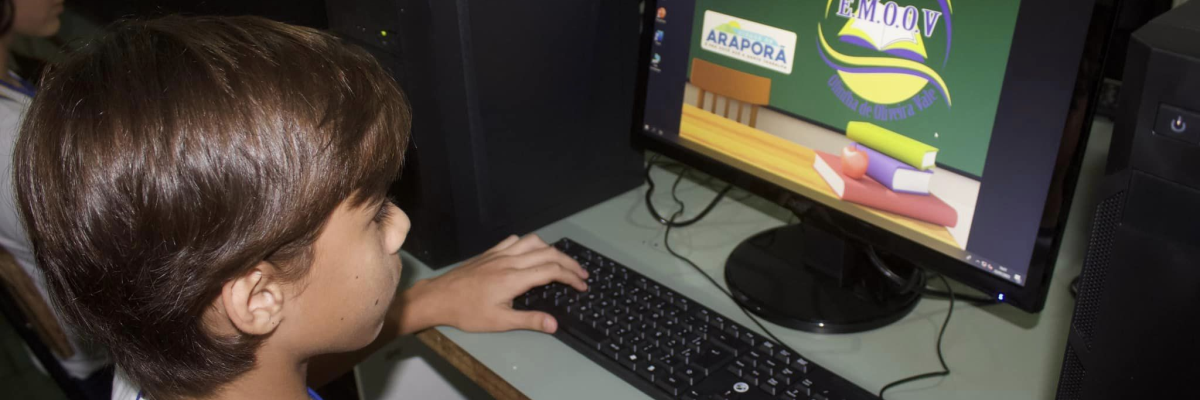 Imagem destaque notícia APÓS 17 ANOS, ARAPORÃ RENOVA COMPUTADORES DA ESCOLA OLINTHA