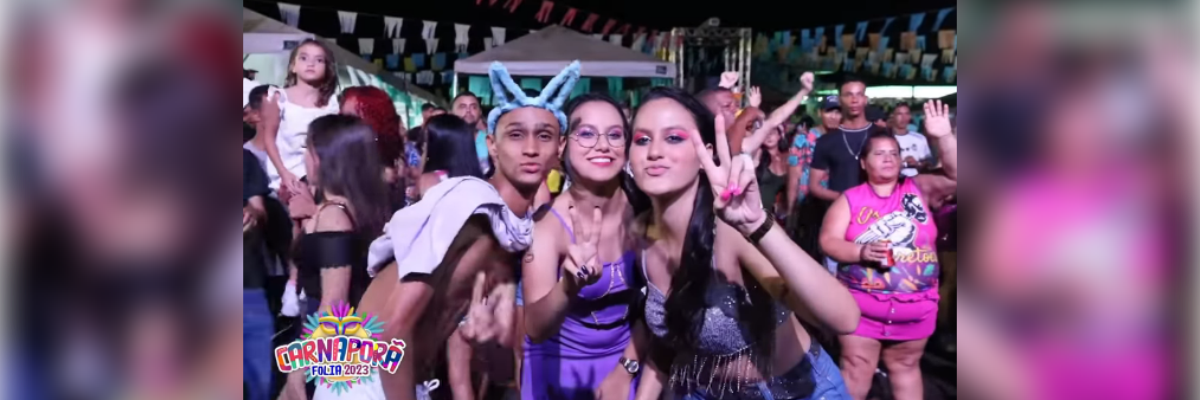 Imagem destaque notícia O CARNAVAL DE ARAPORÃ FOI DE TIRAR O FÔLEGO! FOLIÕES FANTASIADOS, BLOCOS ANIMADOS E MUITA GENTE DANÇANDO, CANTANDO E SE DIVERTINDO.