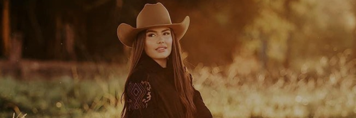 Imagem destaque notícia ESTÃO ELEITAS RAINHA, 1ª E 2ª PRINCESA E MISS COUNTRY DA 19ª FESTA DO PEÃO DE BOIADEIRO DE ARAPORÃ. FORAM 4981 VOTOS.