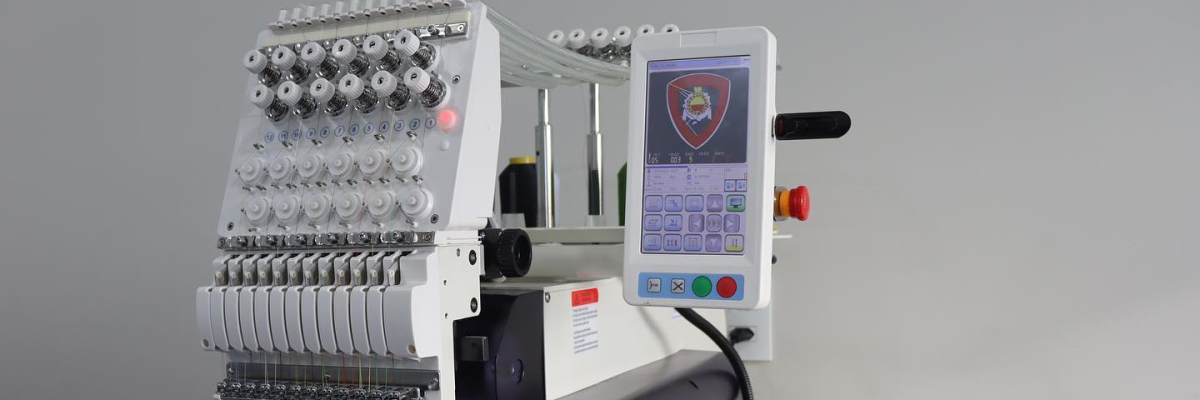 Imagem destaque notícia SE LIGA NESSA MÁQUINA DE BORDAR NOVINHA COM BASTIDOR DE BONÉ