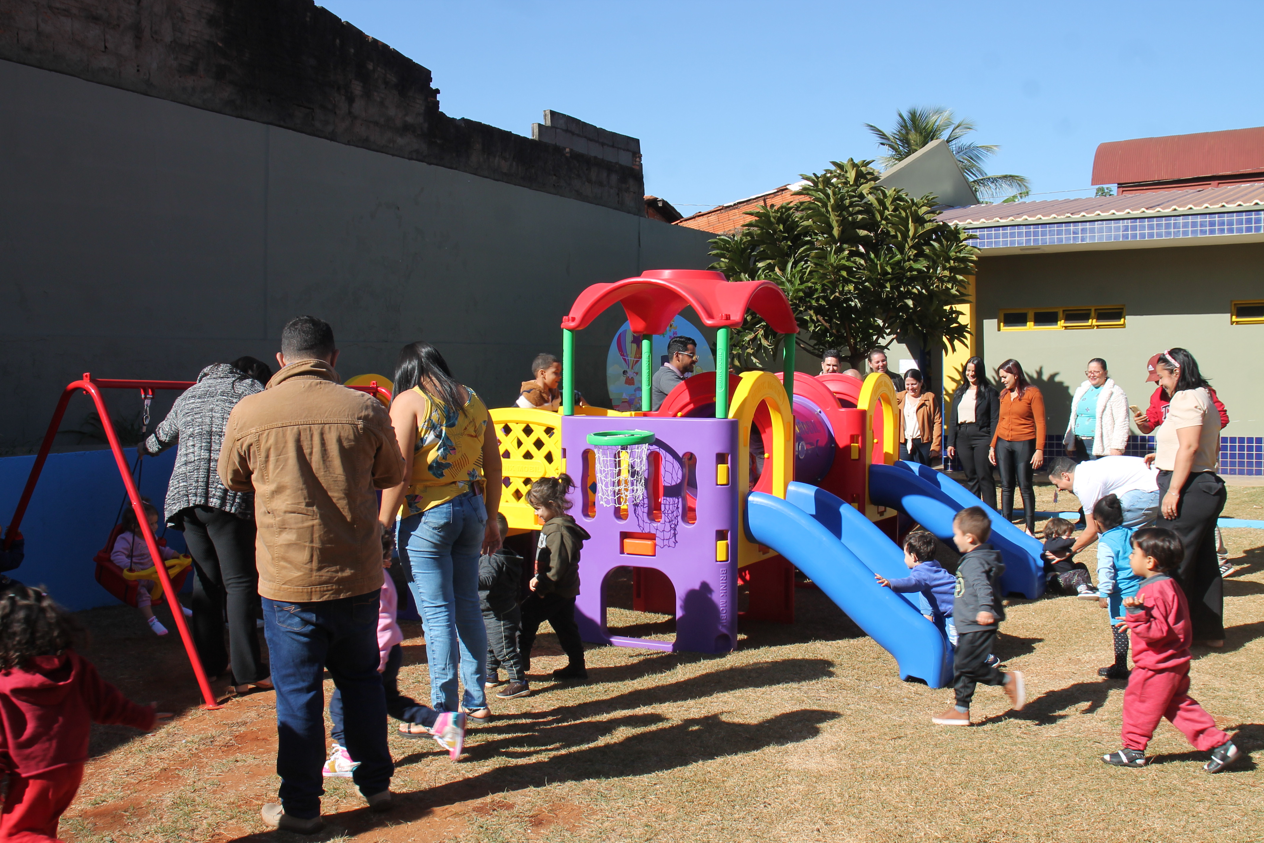 Imagem destaque notícia Prefeitura entrega playground no CEMEI Erotildes 