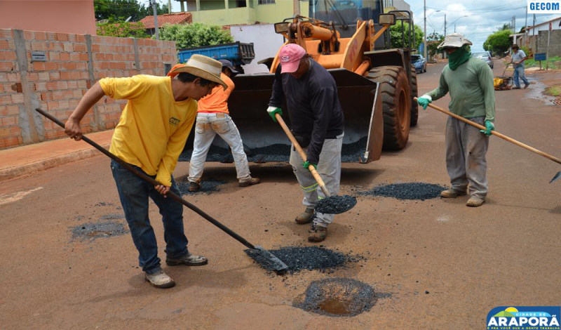 Imagem destaque notícia Prefeitura de Araporã executa operação tapa buraco