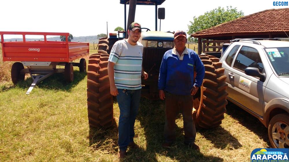 Imagem destaque notícia Prefeitura atende pequeno produtor com gradeamento de área para plantio